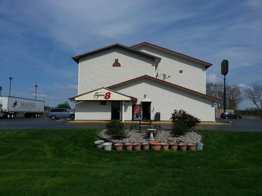 Super 8 By Wyndham Saginaw Motel Luaran gambar
