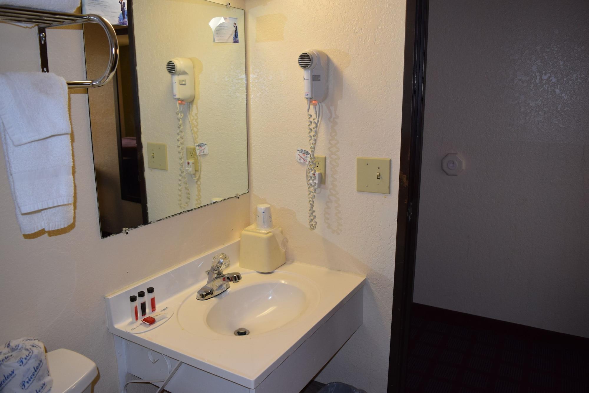 Super 8 By Wyndham Saginaw Motel Luaran gambar
