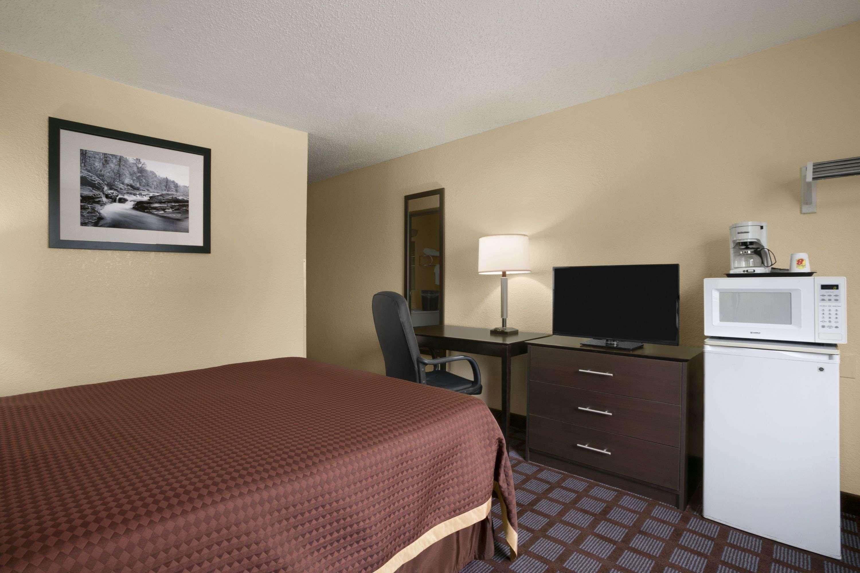 Super 8 By Wyndham Saginaw Motel Luaran gambar