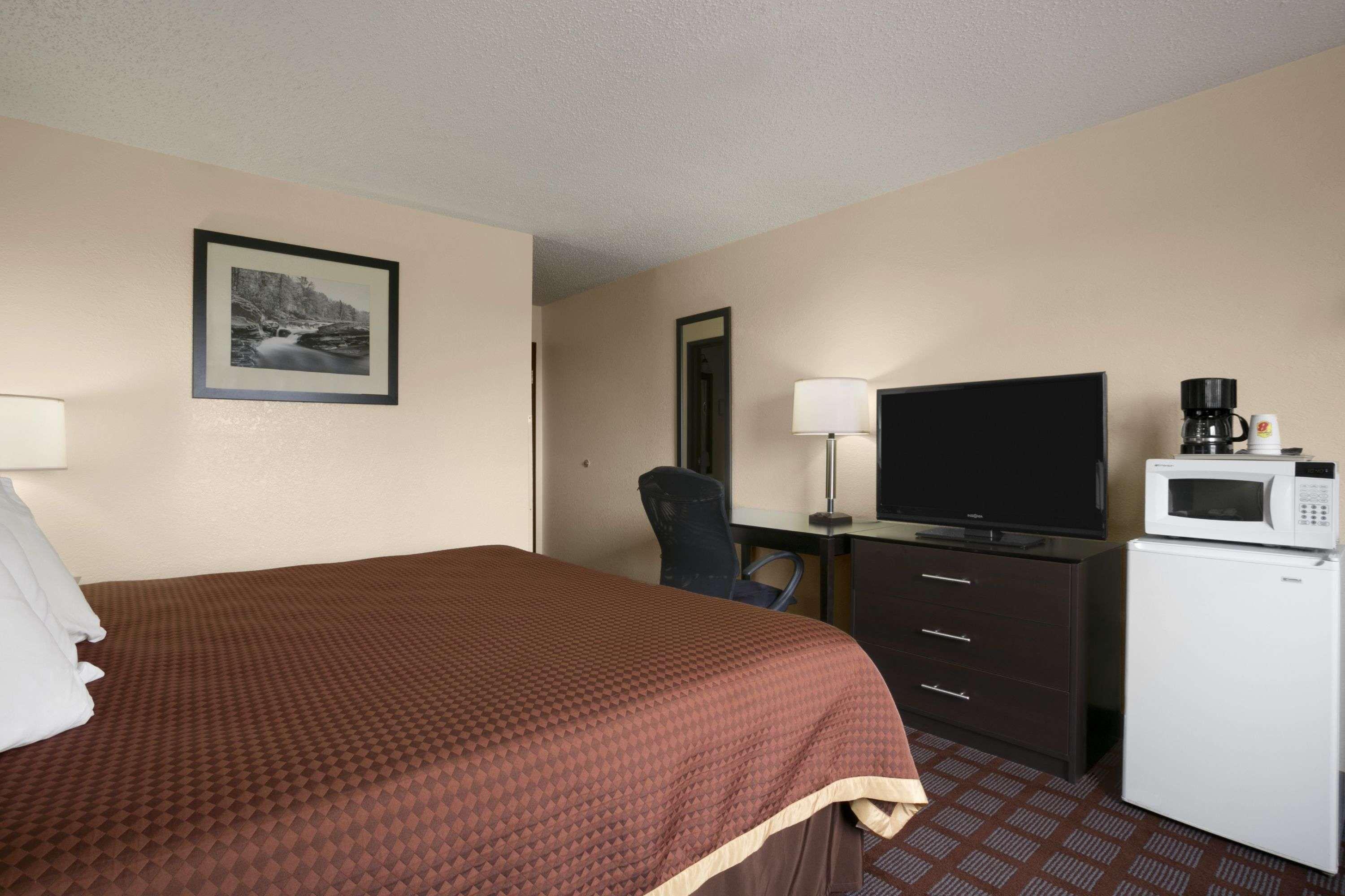 Super 8 By Wyndham Saginaw Motel Luaran gambar