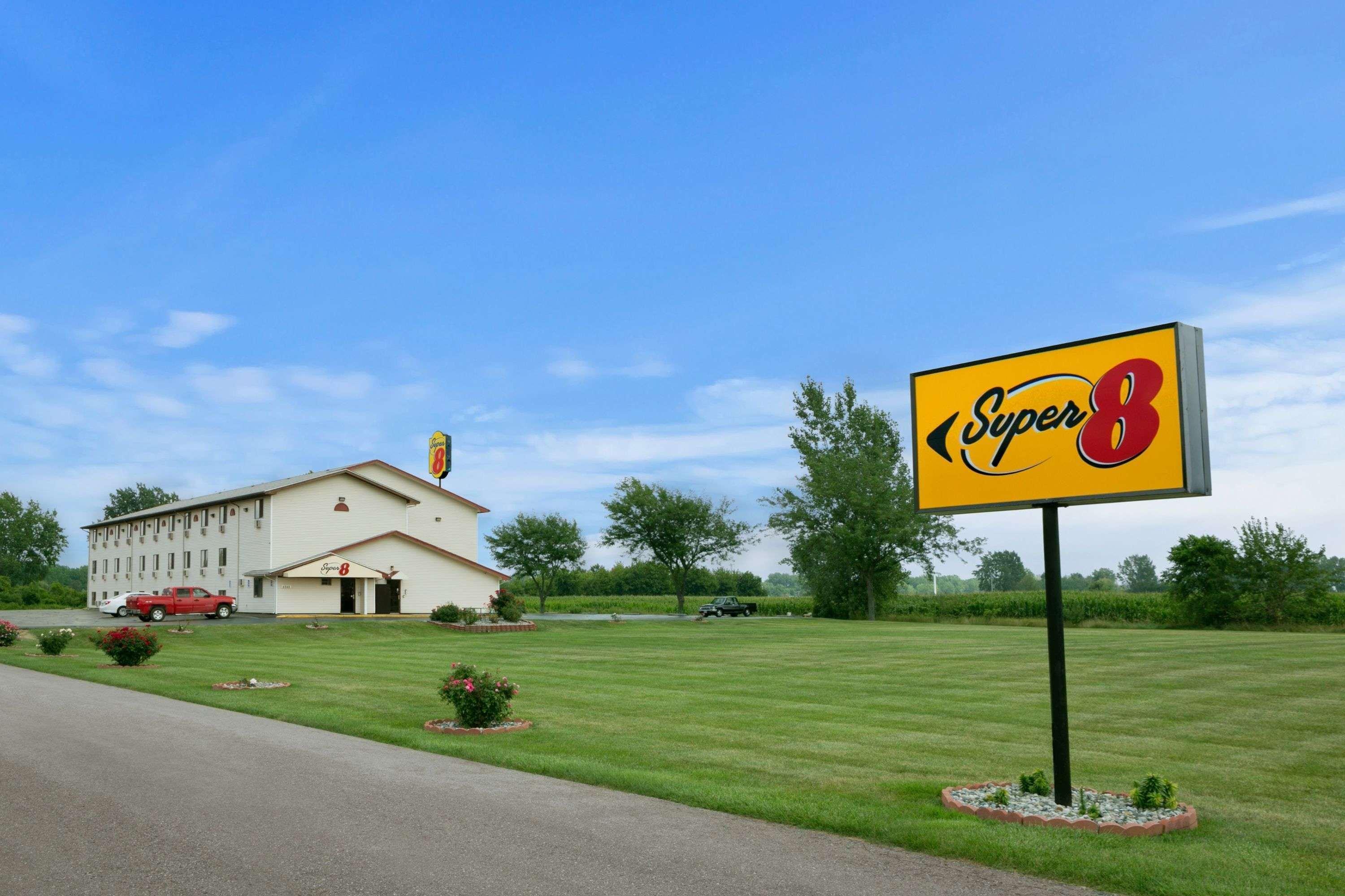 Super 8 By Wyndham Saginaw Motel Luaran gambar