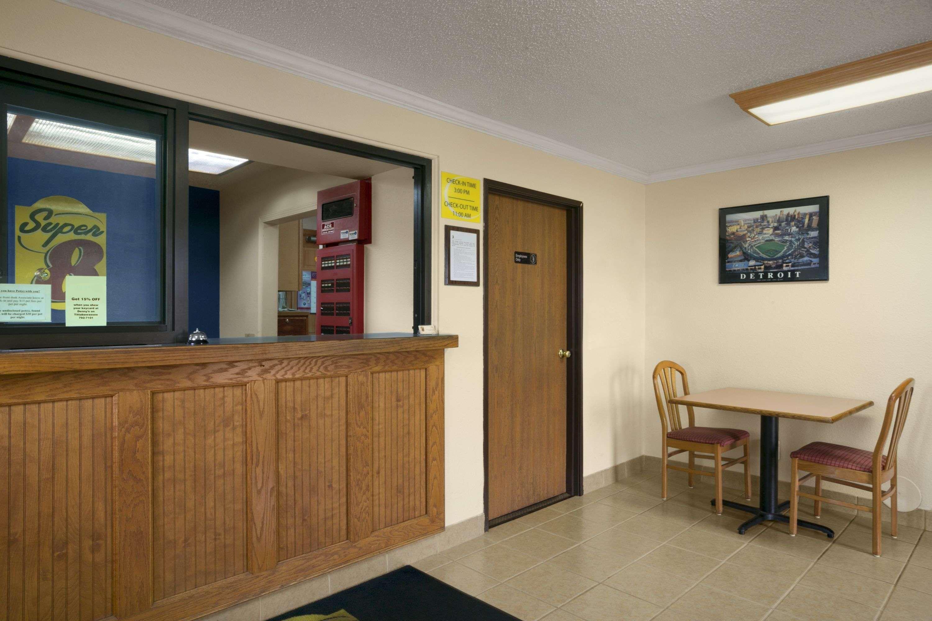 Super 8 By Wyndham Saginaw Motel Luaran gambar