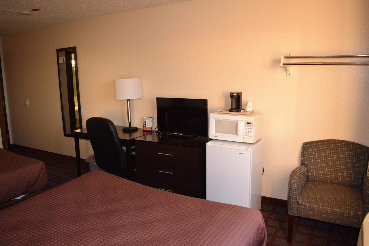Super 8 By Wyndham Saginaw Motel Luaran gambar